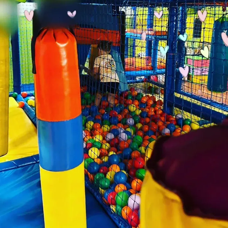 Fiesta infantil celebrándose en Pío Pío