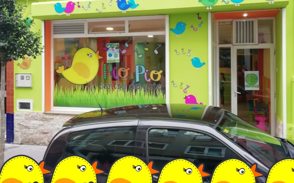 Salón de 180 metros cuadrados de Pío Pío As Conchiñas en A Coruña